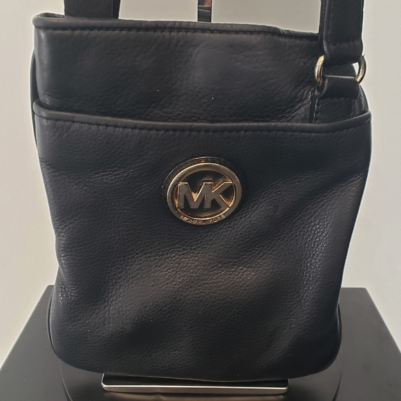 Michael Kors Women's Black Fulton Pebbled Leather Crossbody Bag Purse - Picture 2 of 13